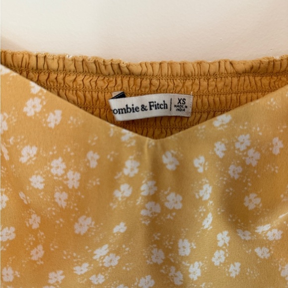 Abercrombie & Fitch Elegant Yellow and White Floral Blouse - Picture 4 of 4